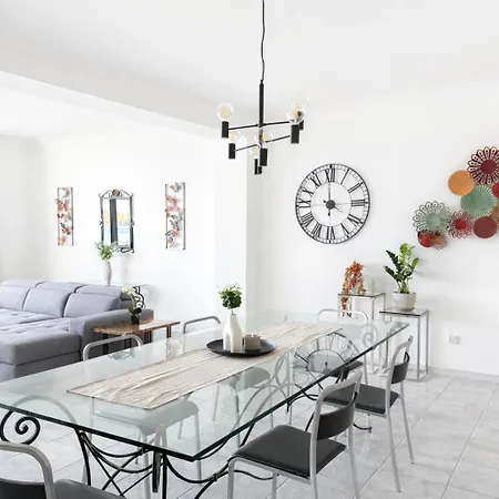 The Strand 16 - Spacious Seafront Apartment-Sliema Ferries * سليمة