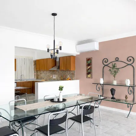 The Strand 16 - Spacious Seafront Apartment-Sliema Ferries سليمة