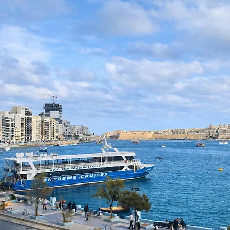 The Strand 16 - Spacious Seafront Apartment-Sliema Ferries