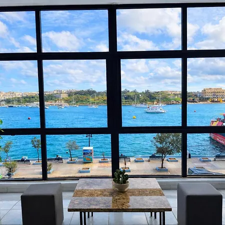The Strand 16 - Spacious Seafront Apartment-Sliema Ferries شقة