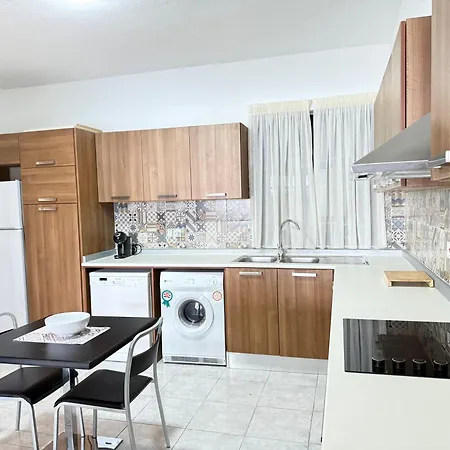 The Strand 16 - Spacious Seafront Apartment-Sliema Ferries شقة *