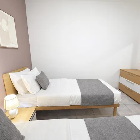 The Strand 16 - Spacious Seafront Apartment-Sliema Ferries شقة سليمة