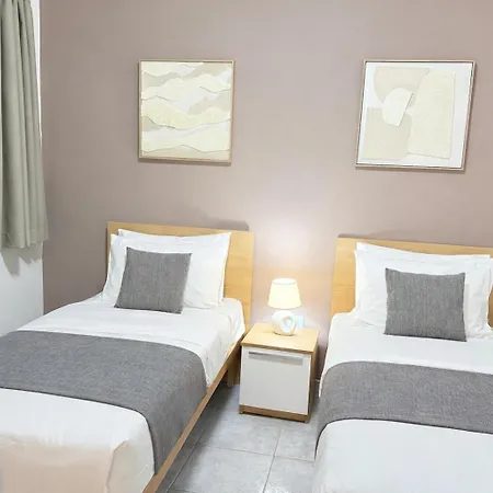 The Strand 16 - Spacious Seafront Apartment-Sliema Ferries سليمة