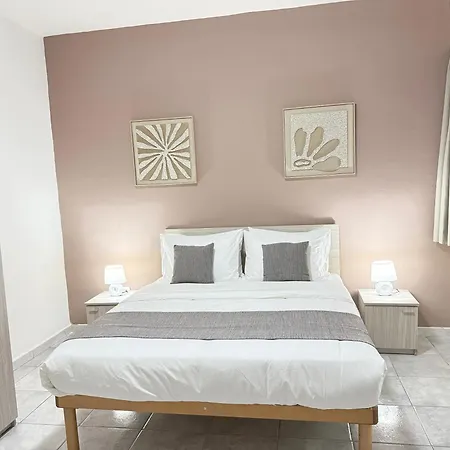 The Strand 16 - Spacious Seafront Apartment-Sliema Ferries شقة