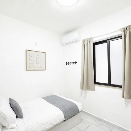 The Strand 16 - Spacious Seafront Apartment-Sliema Ferries سليمة