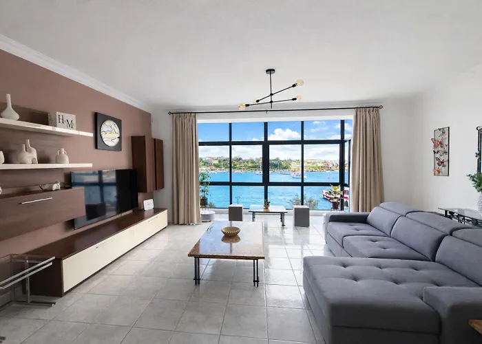 The 16 - Spacious Seafront Apartment-prime Location Apartamento