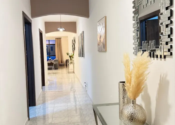 Apartamento The 16 - Spacious Seafront Apartment-prime Location Sliema